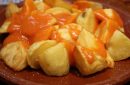 Patatas bravas con salsa casera