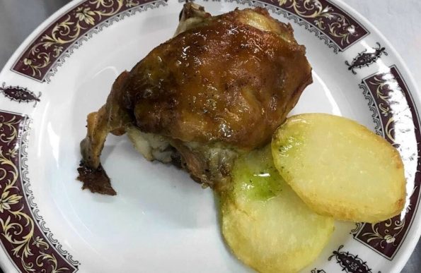 Half shoulder of lamb from Aragón roasted in the oven