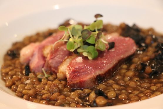 "Lentejas de otoño", que combinan la legumbre con setas trompetillas y un exquisito magret de pato